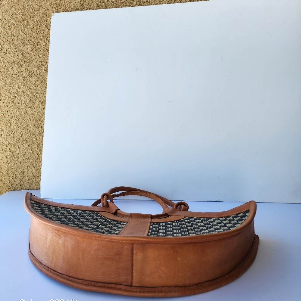Street Level Elegant Women's Handmade Woven Sadie Straw & Leather Shoulder Bag - Picture 7 of 14